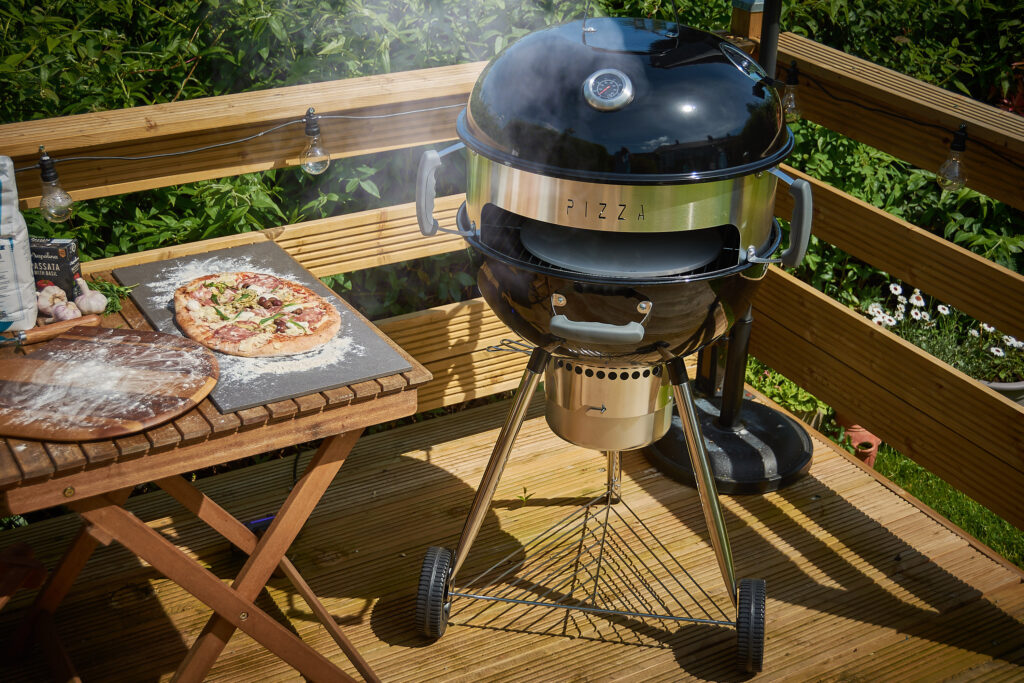 Charcoal clearance kettle barbecue