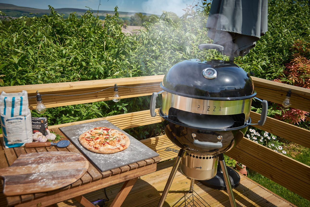 Bar-Be-Quick Pizza Kettle Barbecue